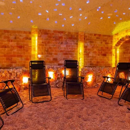 Otel Montana Wellness & 4*