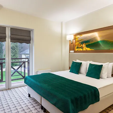 Otel Montana Wellness & 4*